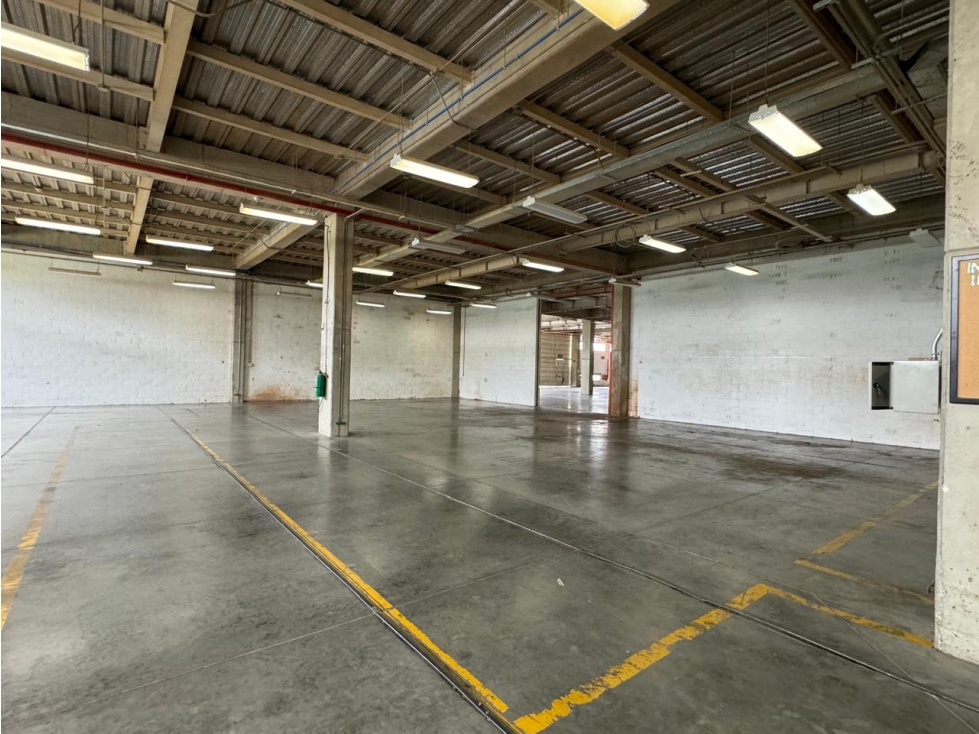ARRIENDO GRAN BODEGA INDUSTRIAL SOPO - 4