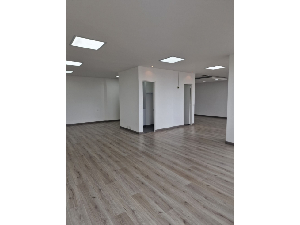 ARRIENDO OFICINAS BARRIO CHICO