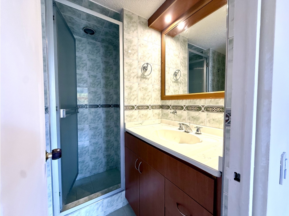 APARTAMENTO EN VENTA ALHAMBRA — foto 6