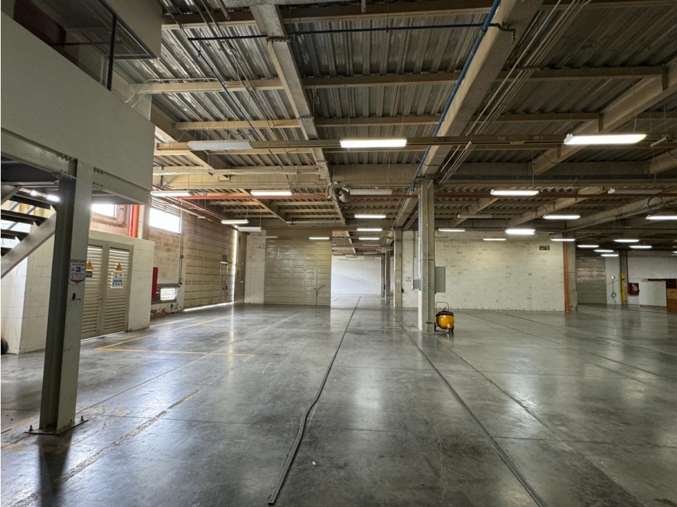 ARRIENDO GRAN BODEGA INDUSTRIAL SOPO - 5