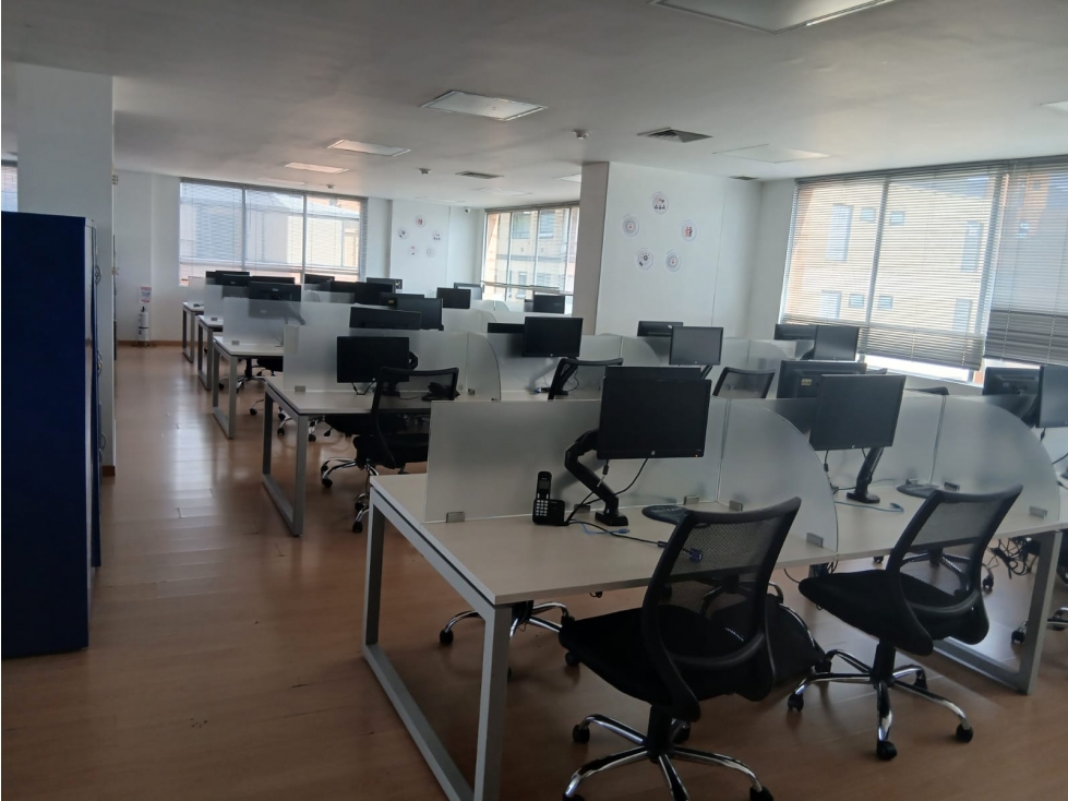 ARRIENDO OFICINA SANTA BIBIANA