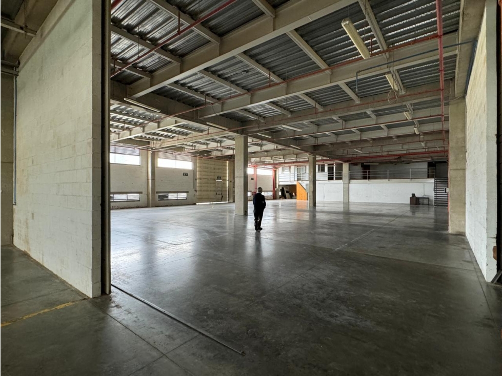 ARRIENDO GRAN BODEGA INDUSTRIAL SOPO - 6