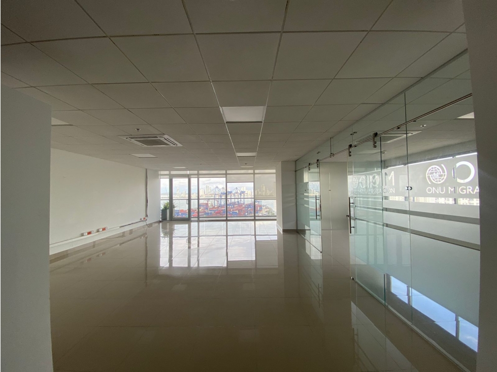 Oficina en Arriendo y Venta en Manga