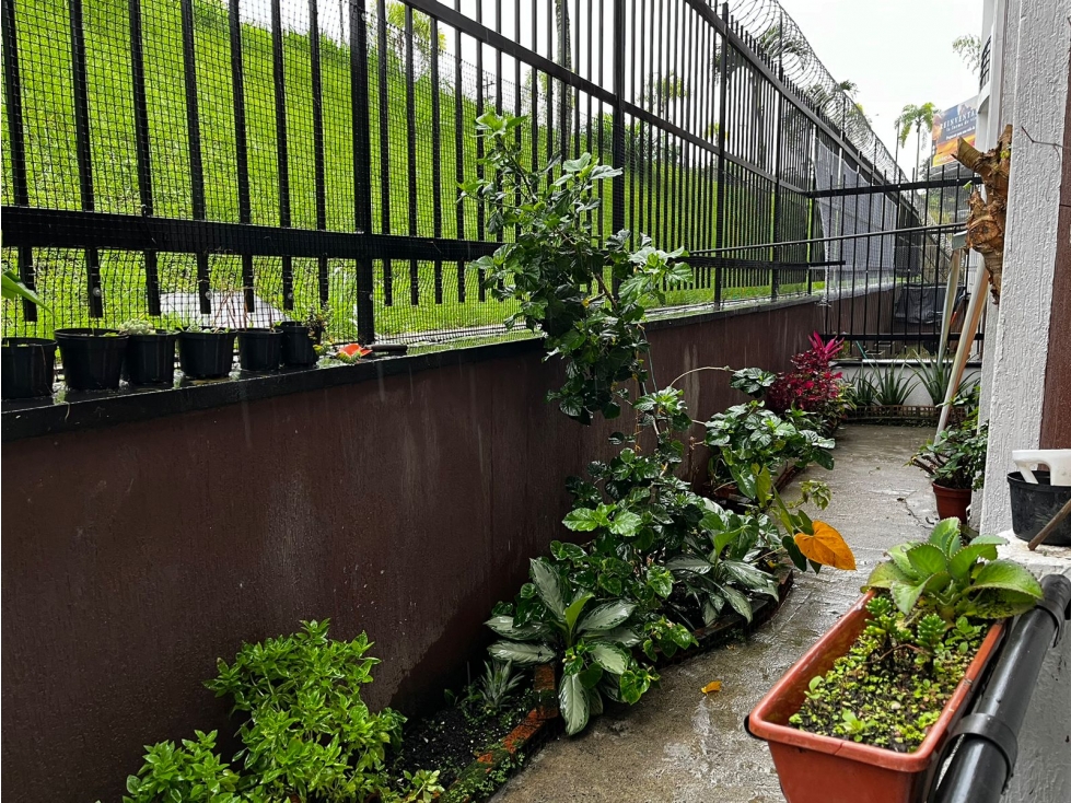 Venta de Apartamento en la Avenida Sur, Primer Piso con Terraza Grande — foto 3