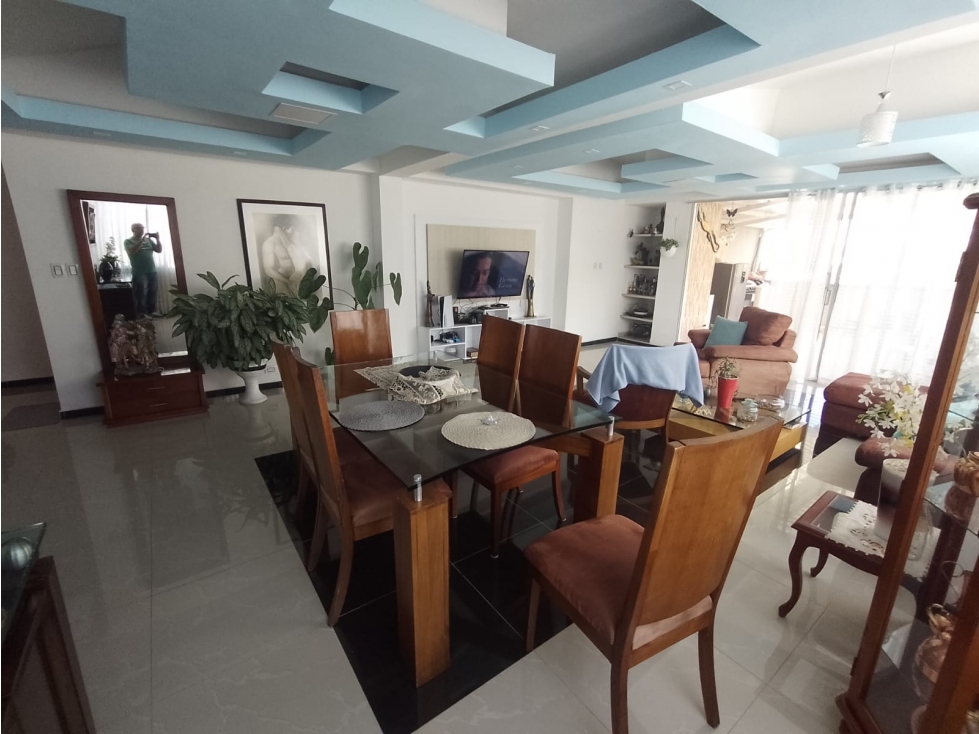 Se Vende Hermoso Penthouse sobre la Av. Sur, Pereira