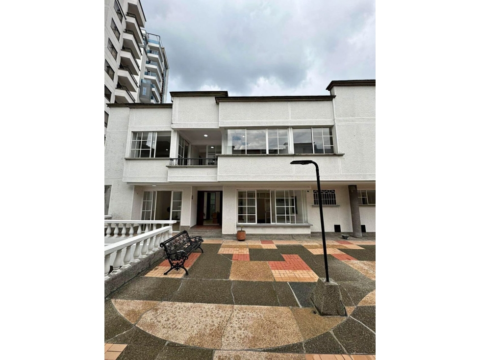 Amplia Casa de 3 Niveles en Venta - Los Álamos, Pereira