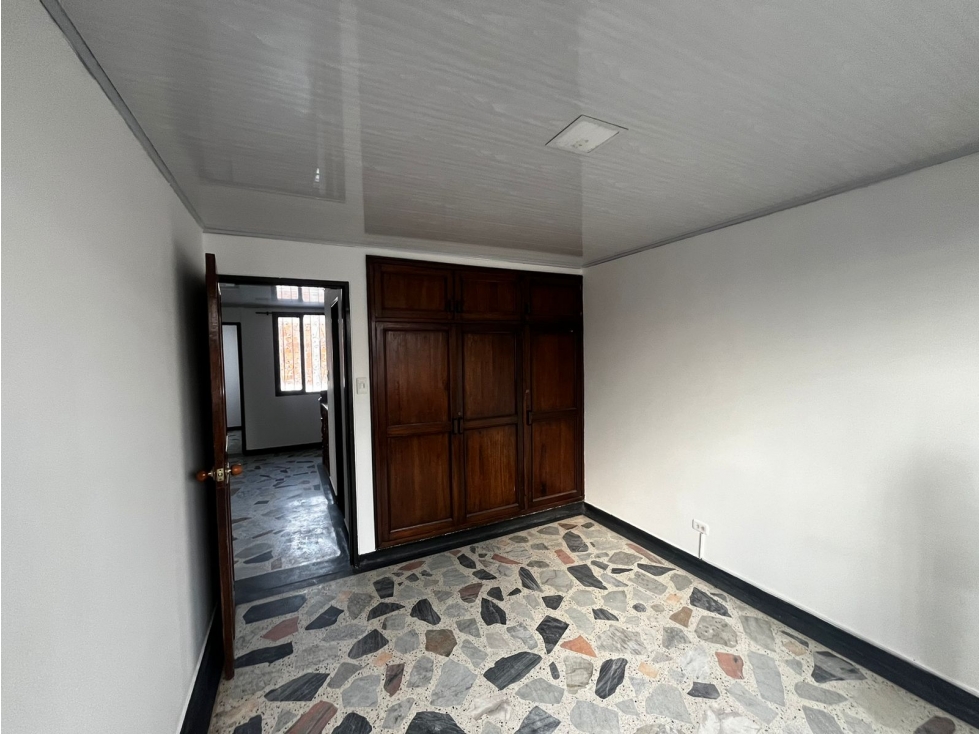 Casa en venta en La Pradera: Amplia, céntrica y con gran potencial — foto 6