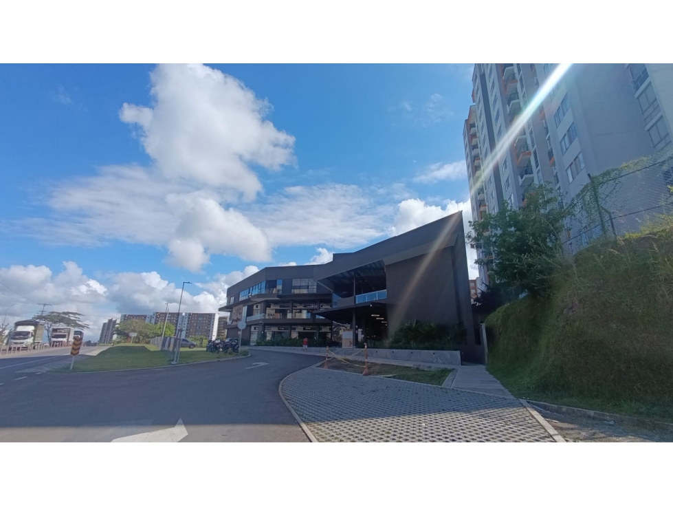 Se vende local comercial en el Mall de Batara Excelente para invertir. - 2
