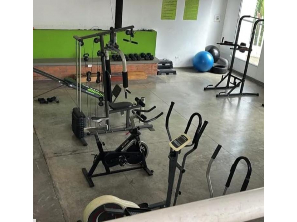 Casa de tres niveles en venta Avenida Sur — foto 4
