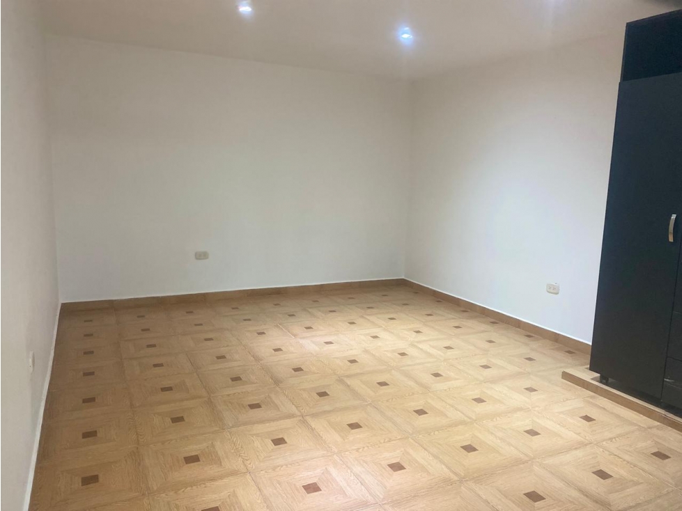 Venta de casa de tres niveles en la hacienda Cuba — foto 3