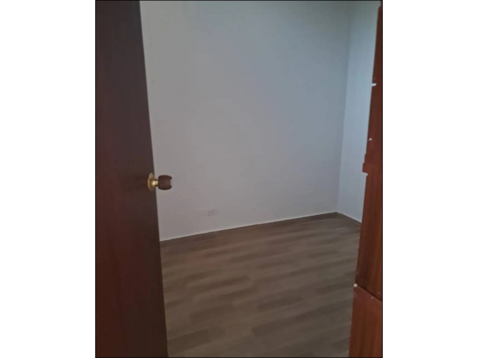 Casa esquinera en venta de tres pisos con apartamento independiente — foto 5