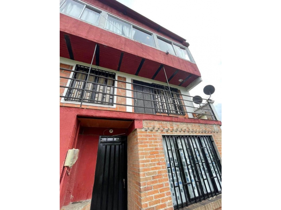 Casa de tres pisos independientes en venta Altagracia - 1