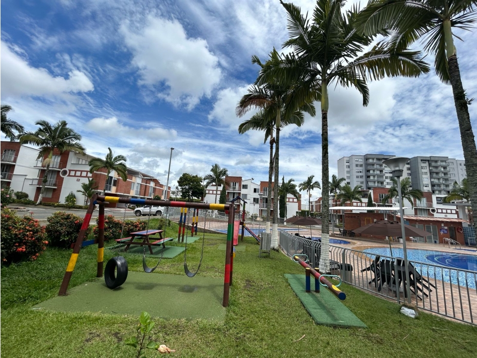 casa de tres niveles en venta Avsur