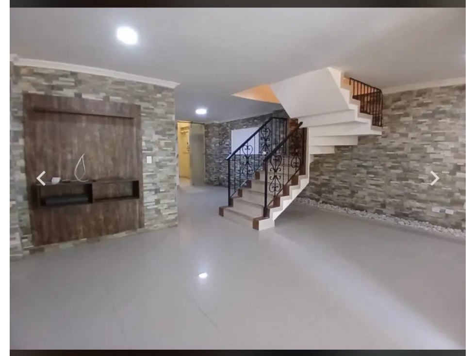 Casa de 4 niveles e venta corales