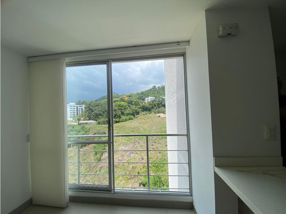 Apartamento en Venta con Luz Natural y Vista Verde en Pinares — foto 5