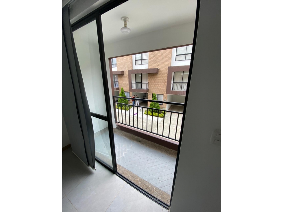 ¡Gran oportunidad! Casa de 3 pisos en conjunto cerrado en venta