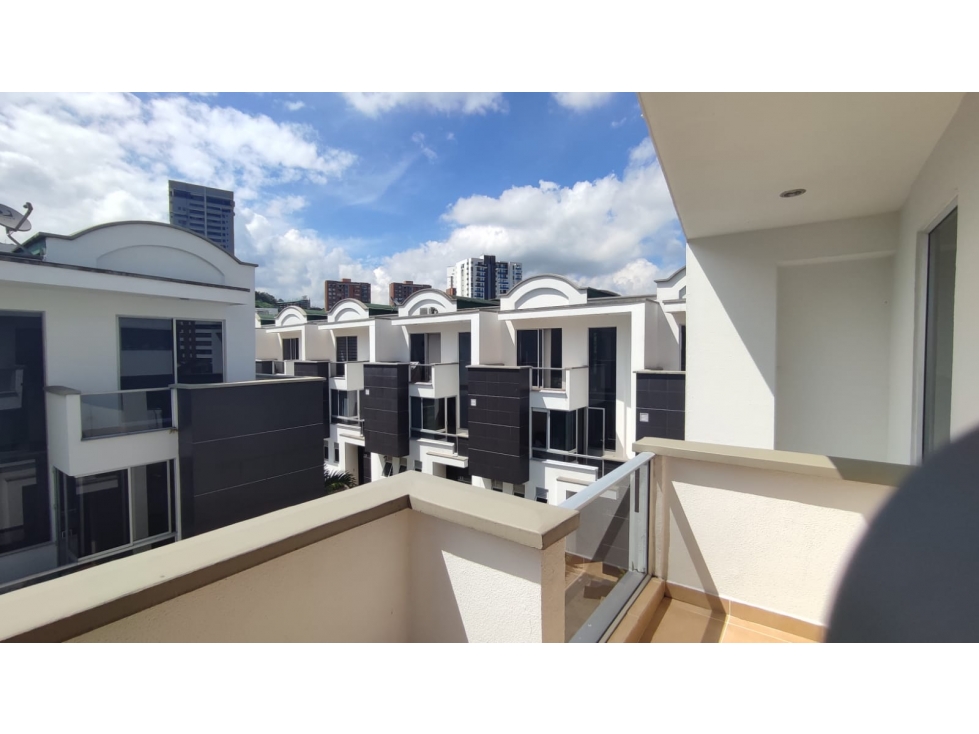 HERMOSA CASA EN VENTA EN PINARES — foto 4