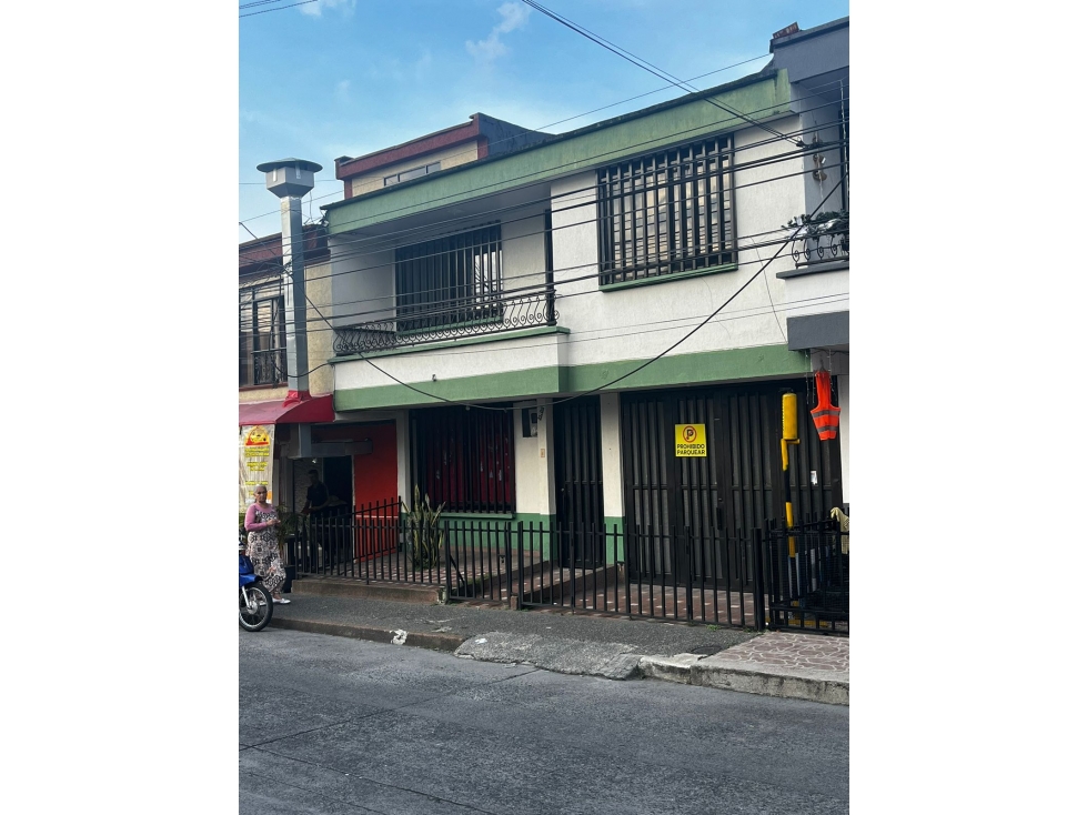 Casa en venta en La Pradera: Amplia, céntrica y con gran potencial
