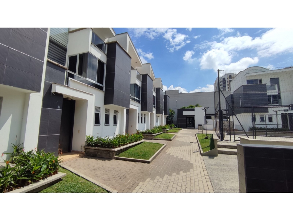 HERMOSA CASA EN VENTA EN PINARES