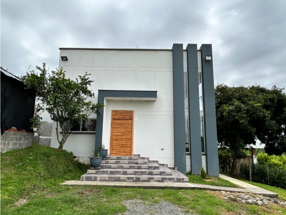 A la venta espectacular casa campestre a solo 7 minutos de la Condina