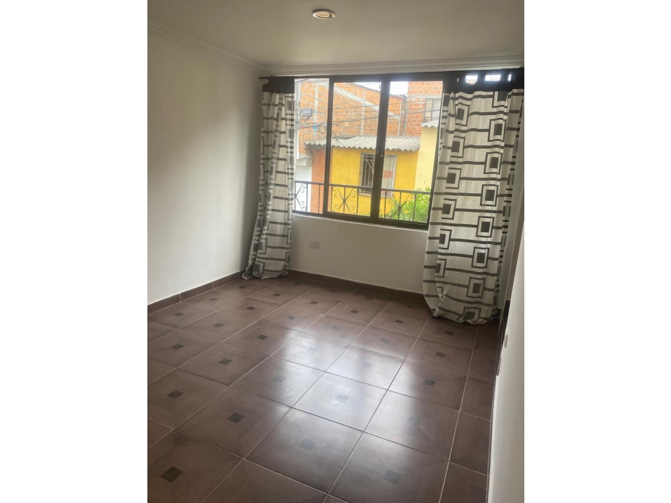 Venta de casa de tres niveles en la hacienda Cuba — foto 2