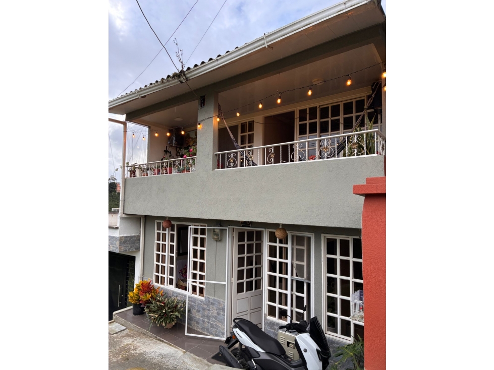 Casa de 2 niveles en venta altagracias - 1