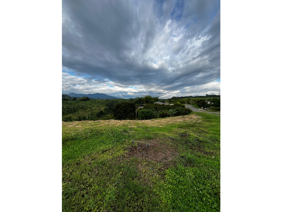 Lote en venta en exclusivo condominio en Cerritos Pereira — foto 2
