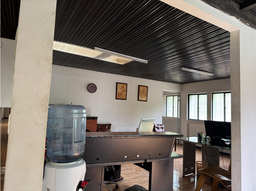 SE RENTA BODEGA COMERCIAL O INDUSTRIAL EN LA AVENIDA DEL POLLO PEREIRA - 2