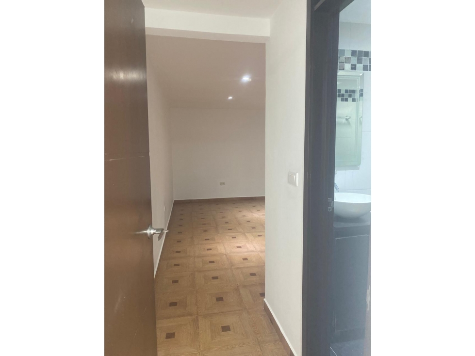 Venta de casa de tres niveles en la hacienda Cuba — foto 4