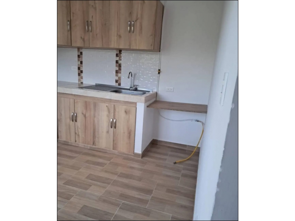 Casa esquinera en venta de tres pisos con apartamento independiente — foto 4