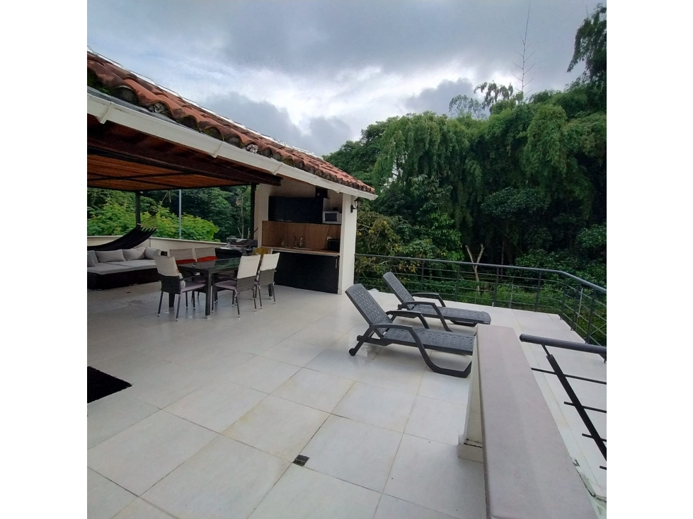 A la venta espectacular casa ubicada en la Avenida Sur, Pereira