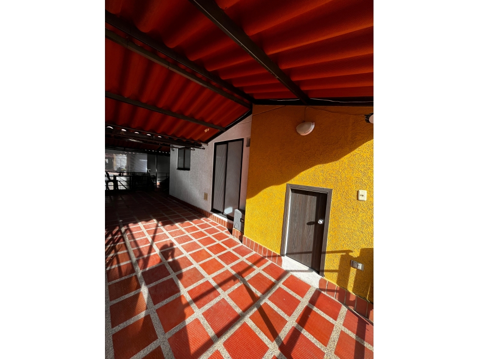 Amplia casa remodelada en excelente ubicación Avenida Sur, Pereira — foto 4