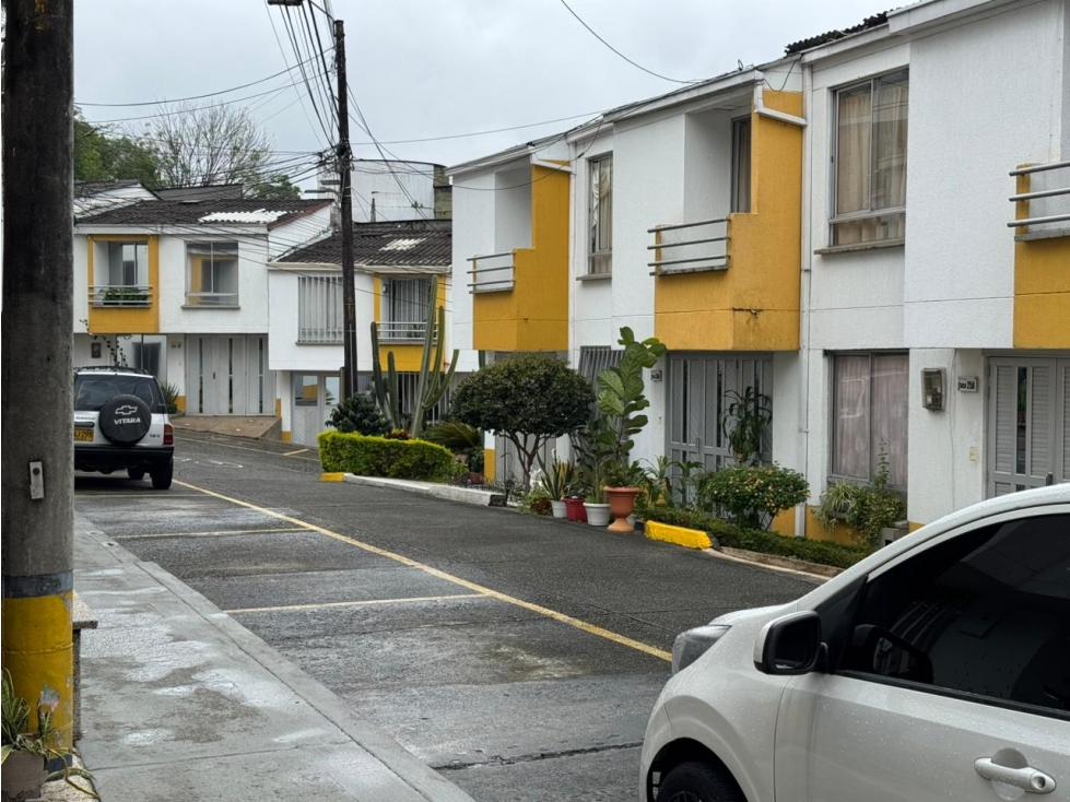 Casa recien remodelada en venta av sur