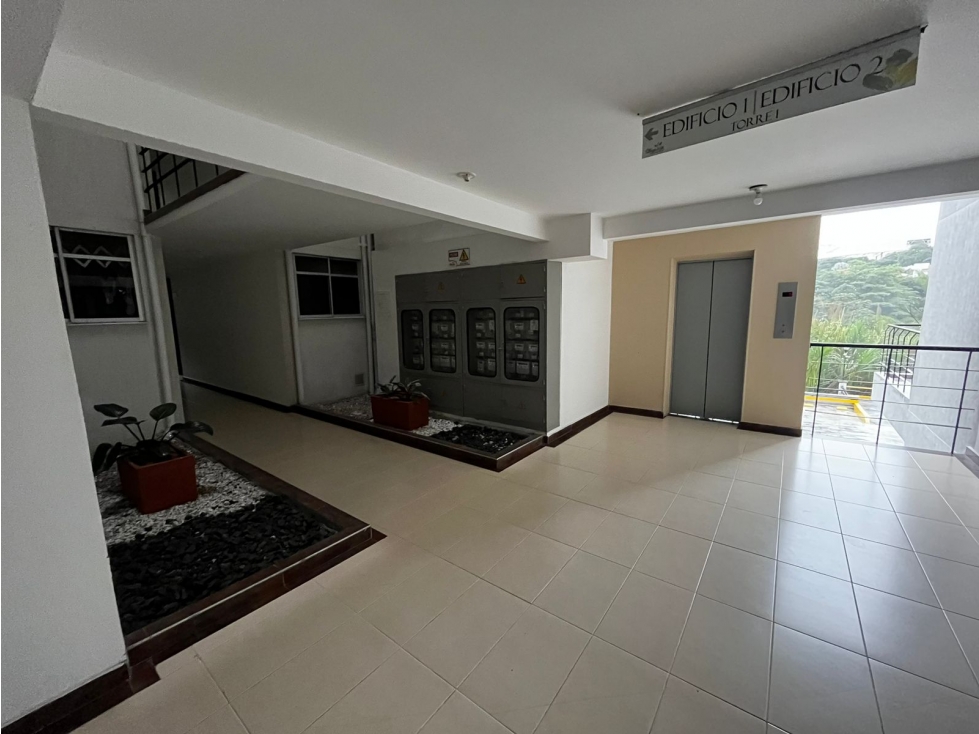 Venta de Apartamento en la Avenida Sur, Primer Piso con Terraza Grande — foto 5