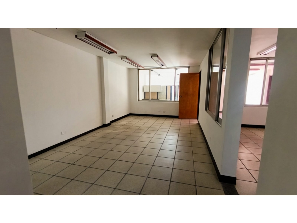Se vende apartamento + 3 oficinas comerciales en el centro — foto 2