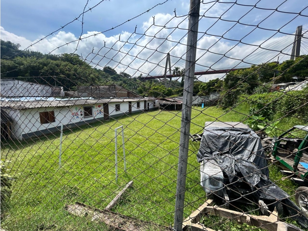 Venta de lote comercial entre el Centro y la Avenida del Río — foto 3
