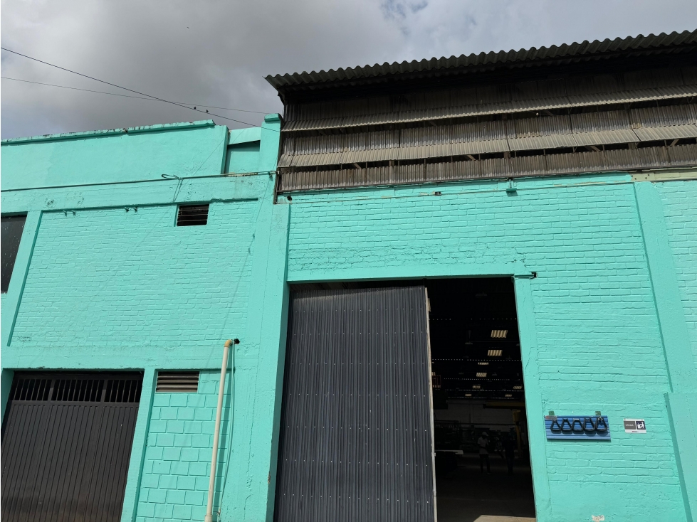 SE RENTA BODEGA COMERCIAL O INDUSTRIAL EN LA AVENIDA DEL POLLO PEREIRA - 3