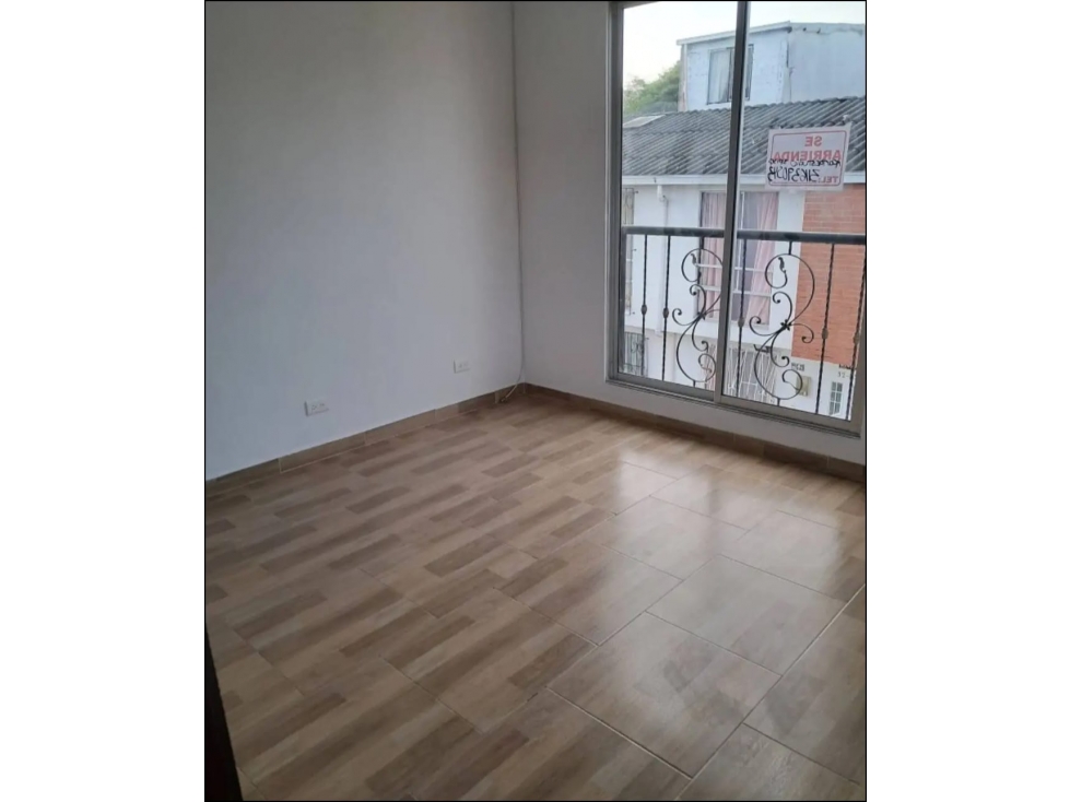 Casa esquinera en venta de tres pisos con apartamento independiente — foto 6