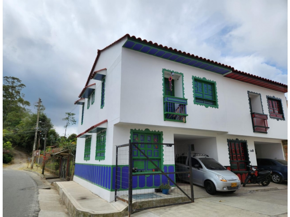 Hermosa casa esquinera en venta Filandia - 1