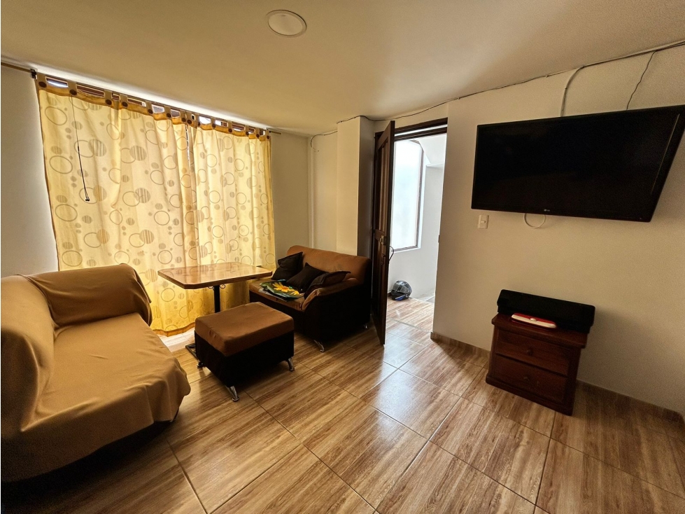 Casa en venta con tres apartaestudios independientes en Samaria