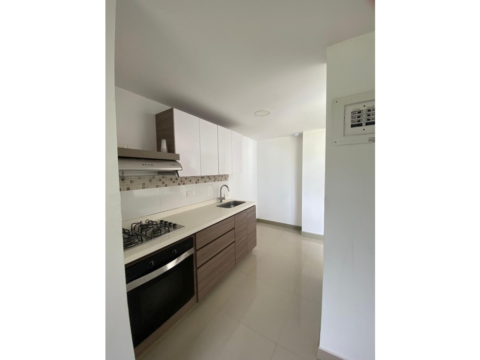 Apartamento en Venta con Luz Natural y Vista Verde en Pinares — foto 3