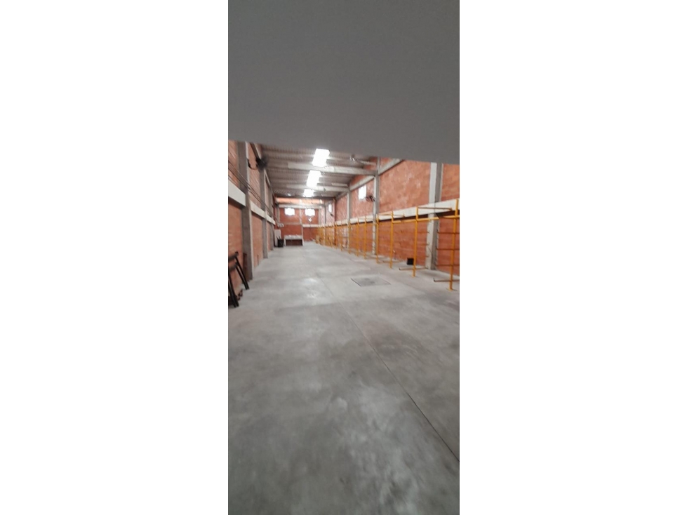 Bodega en Venta Zona Comercial de Tuluá, Barrio Tomás Uribe - 4