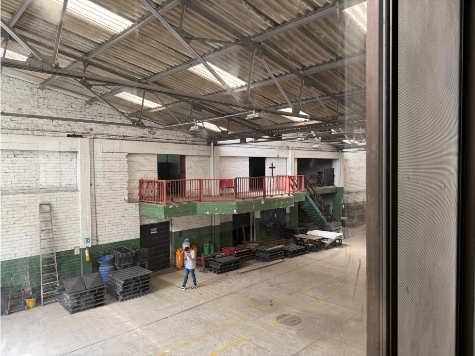 SE RENTA BODEGA COMERCIAL O INDUSTRIAL EN LA AVENIDA DEL POLLO PEREIRA - 4