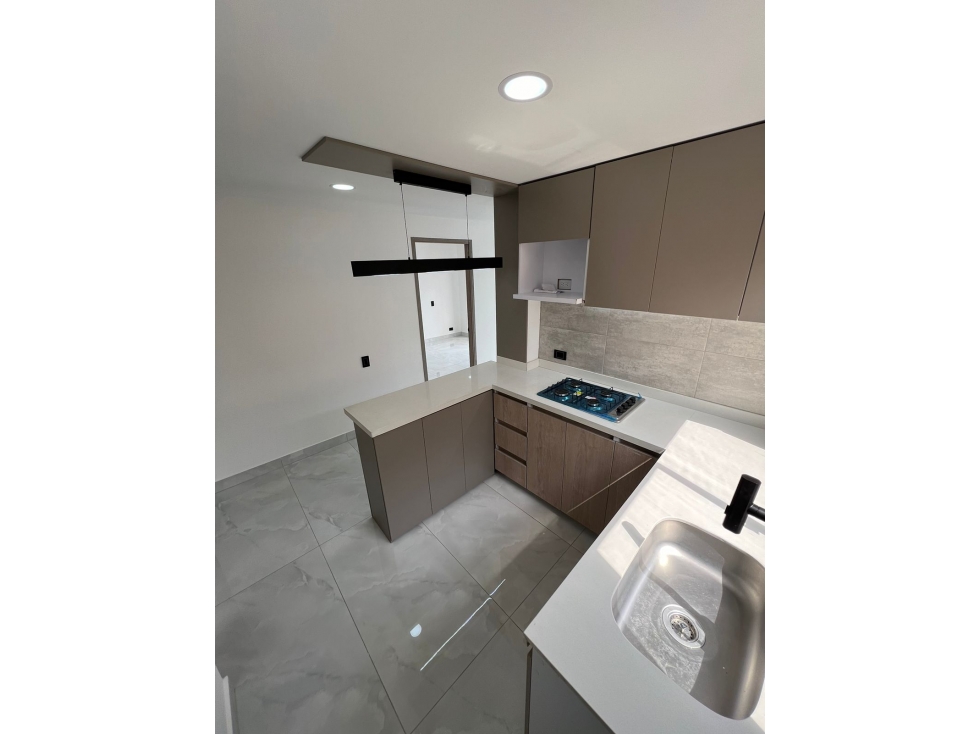 Hermoso Apartaestudio recién remodelado en venta Pinares — foto 4