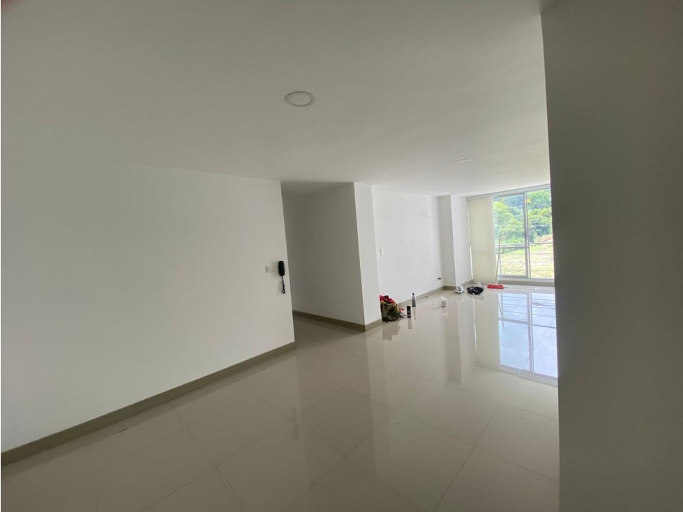 Apartamento en Venta con Luz Natural y Vista Verde en Pinares — foto 4