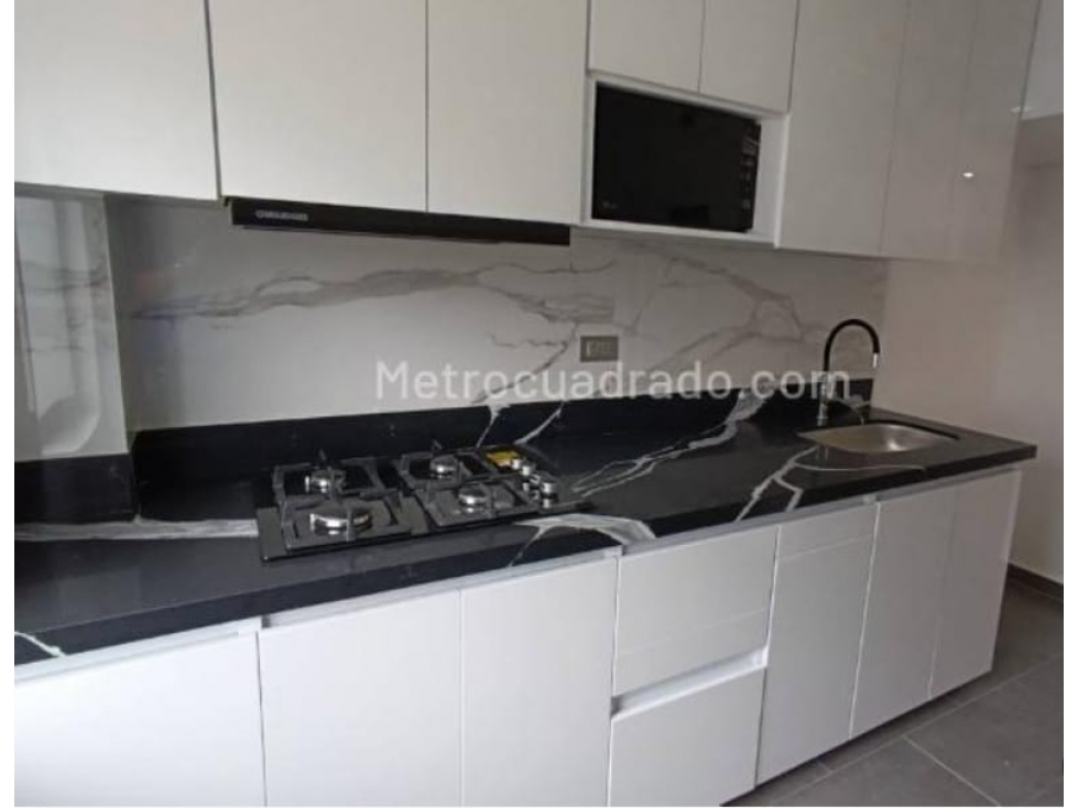 Casa de tres niveles en venta Avenida Sur — foto 6
