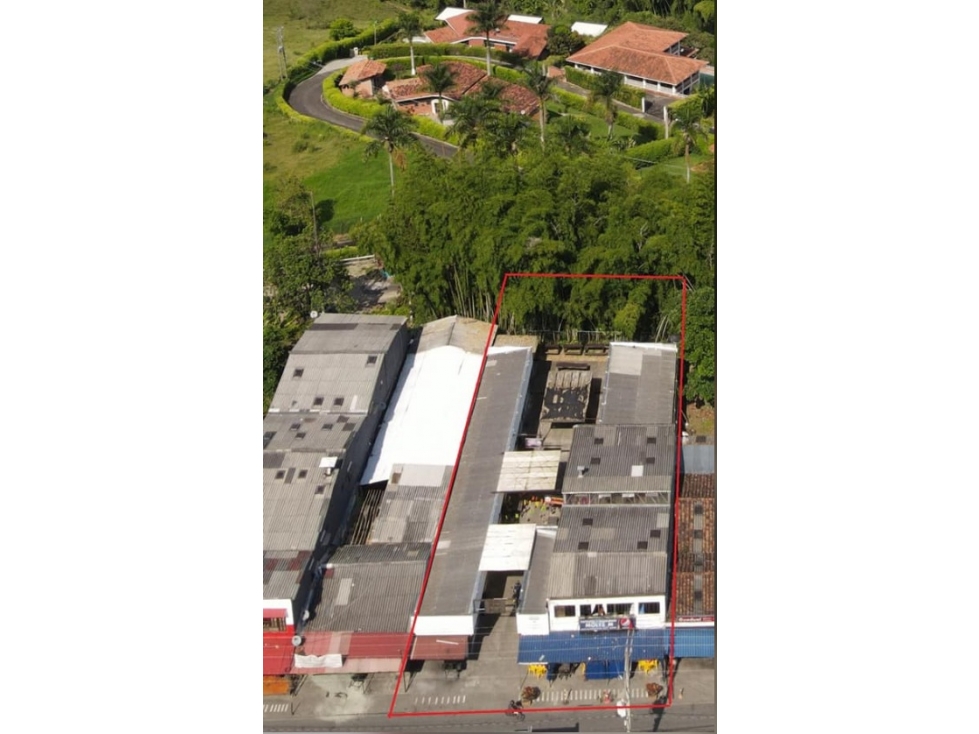 ¡Oportunidad Comercial en Pueblo Tapado, Quindío! - 4