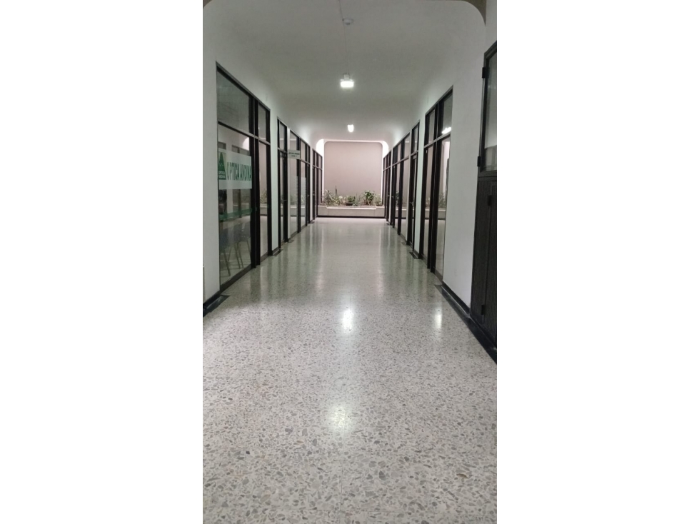 Se vende espectacular local comercial en el centro de Pereira - 2