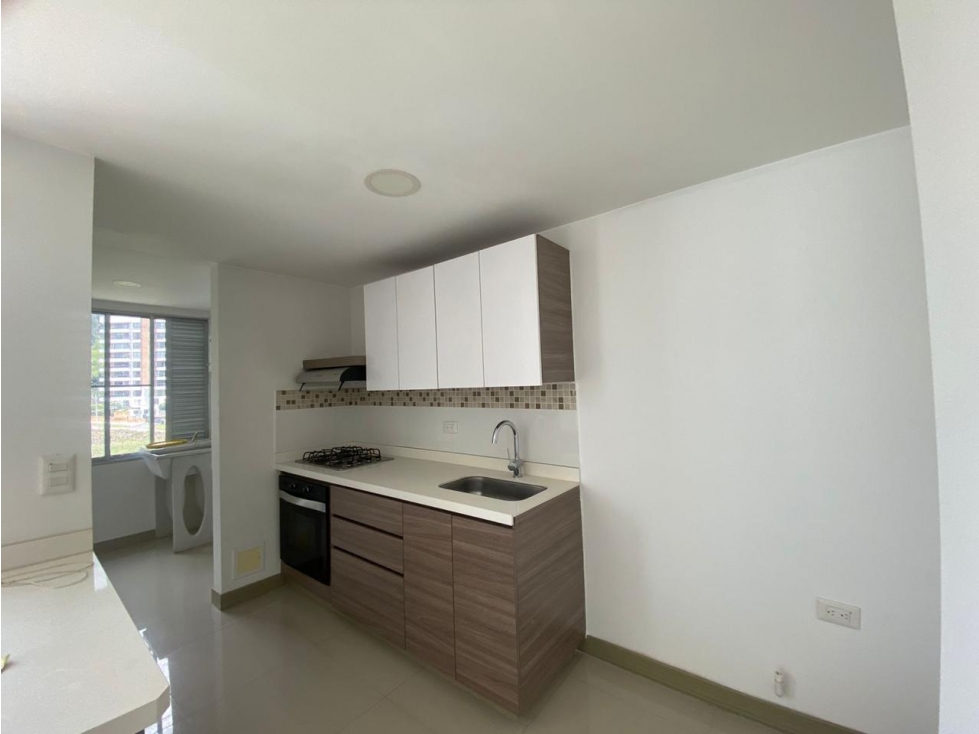 Apartamento en Venta con Luz Natural y Vista Verde en Pinares — foto 2