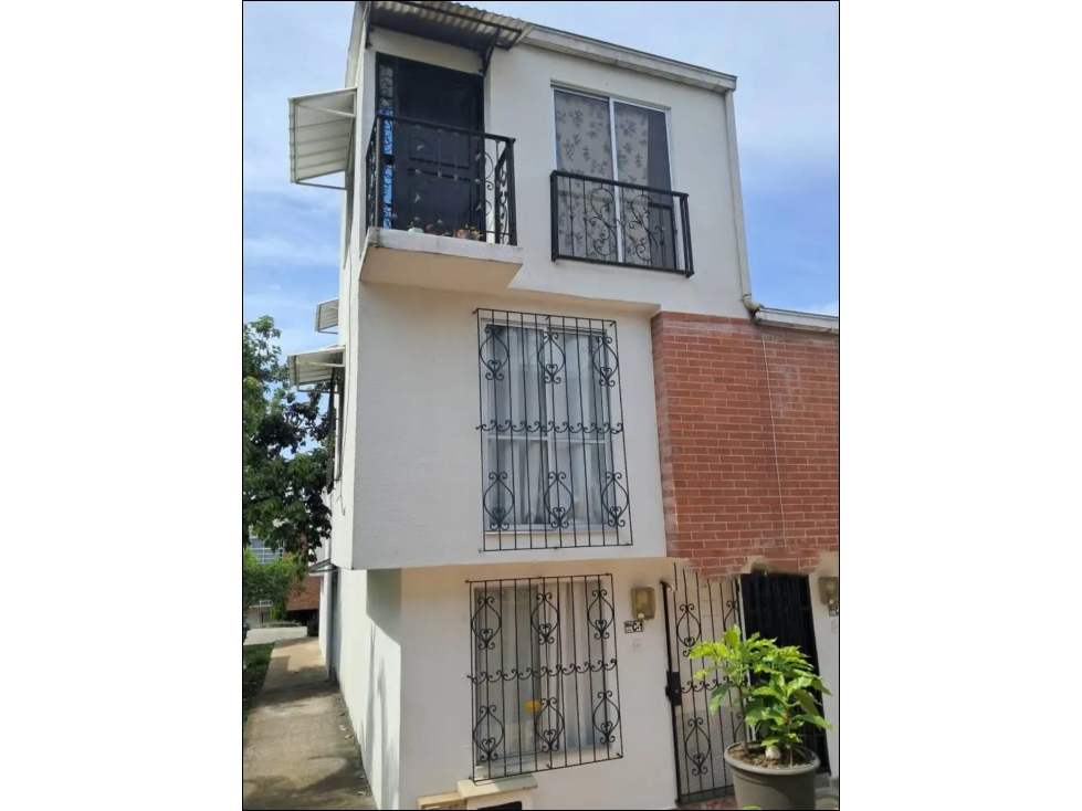 Casa esquinera en venta de tres pisos con apartamento independiente — foto 2